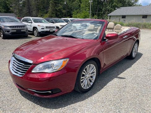 Used 2013 Chrysler 200 Limited FWD image 16