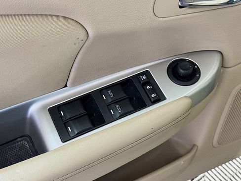 Used 2013 Chrysler 200 Touring image 17