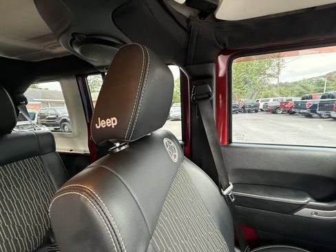 Used 2012 Jeep Wrangler Unlimited Sport image 18