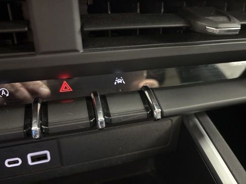 Used 2023 Chevrolet Colorado Trail Boss w/ Technology Package image 49