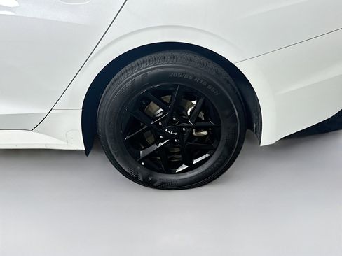 Used 2025 Kia K5 LXS image 11