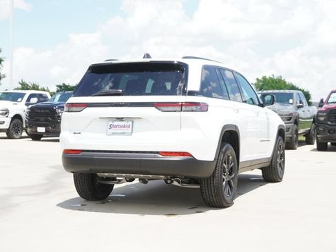 New 2026 Jeep Grand Cherokee Altitude AWD/4WD image 9