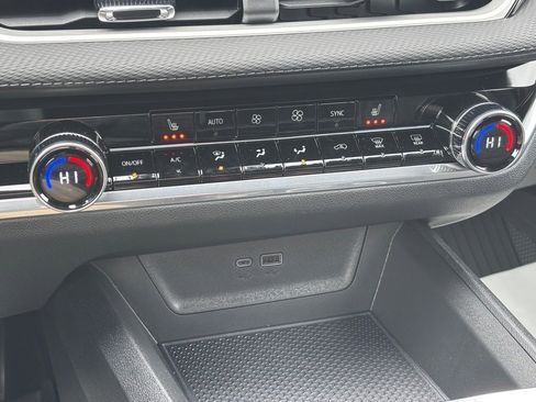 New 2026 Chevrolet Equinox LT w/ Convenience Package II image 14