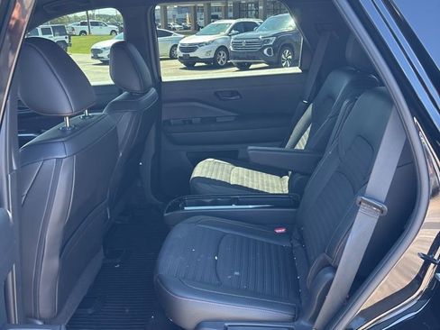 Used 2025 Nissan Pathfinder Rock Creek image 9