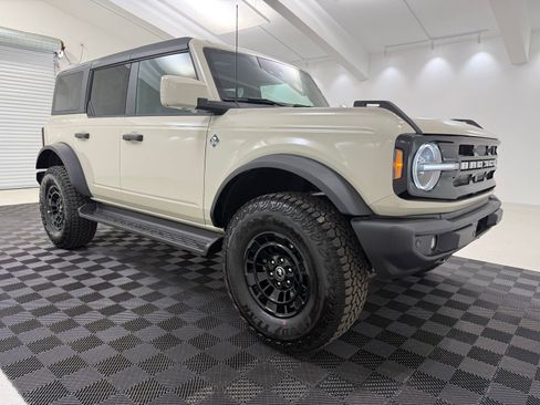 New 2026 Ford Bronco Outer Banks AWD/4WD image 1