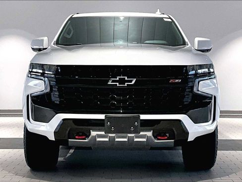 Used 2024 Chevrolet Suburban Z71 image 13