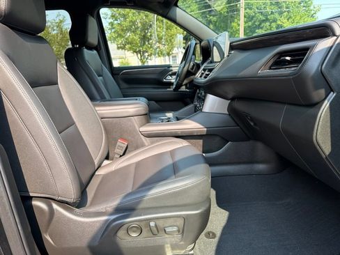 Used 2024 Chevrolet Suburban LT AWD/4WD image 30
