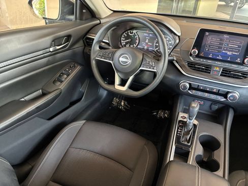 Used 2025 Nissan Altima 2.5 SV FWD image 28