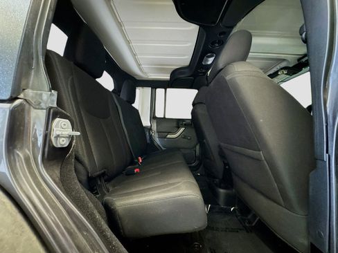 Used 2018 Jeep Wrangler Unlimited Sport image 16