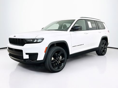 Used 2023 Jeep Grand Cherokee L Laredo image 3