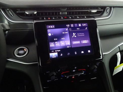 New 2025 Jeep Grand Cherokee Laredo w/ Luxury Tech Group I AWD/4WD image 26