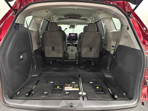 Used 2022 Toyota Sienna LE image 30