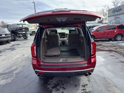 Used 2024 GMC Yukon Denali w/ Advanced Technology Package image 12