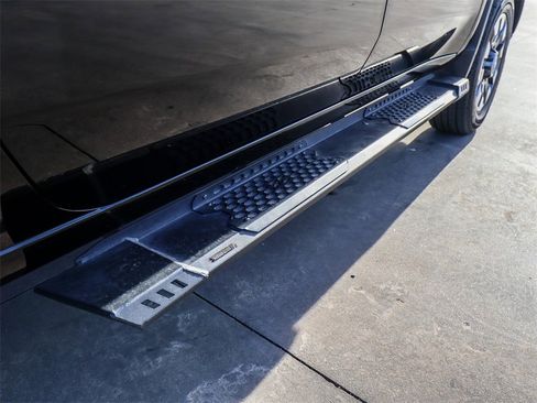 Used 2024 Chevrolet Silverado 2500 Custom w/ Custom Value Package image 10