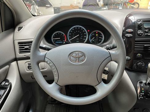 Used 2004 Toyota Sienna LE FWD image 12