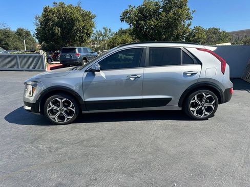 Used 2023 Kia Niro EX Touring FWD image 2