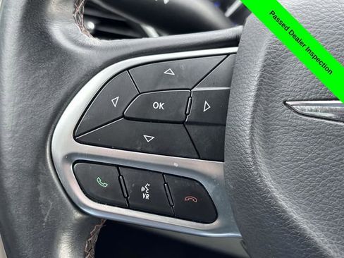 Used 2018 Chrysler Pacifica Touring-L image 12