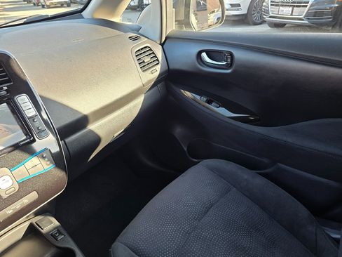 Used 2015 Nissan Leaf SV image 39