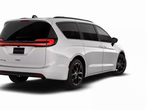 New 2026 Chrysler Pacifica Select image 3