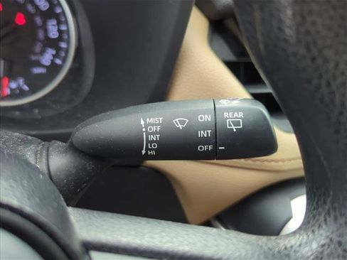 Used 2021 Toyota RAV4 LE FWD image 16