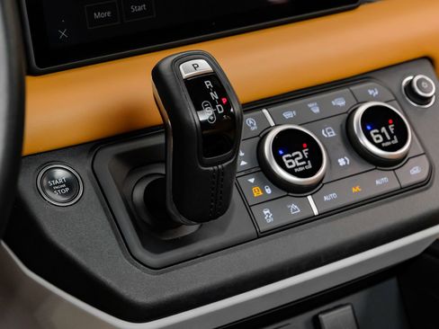 Used 2023 Land Rover Defender 110 SE image 30