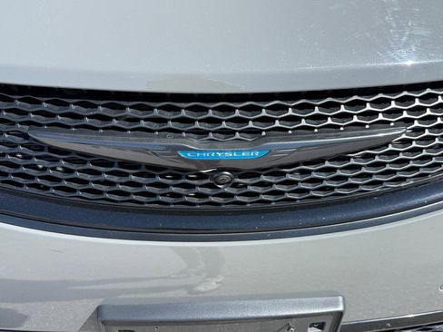 Used 2020 Chrysler Pacifica Limited w/ Advanced Safetytec Group image 2