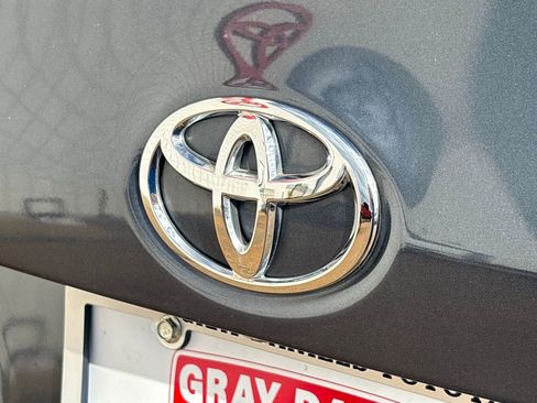 Used 2017 Toyota Corolla LE image 29