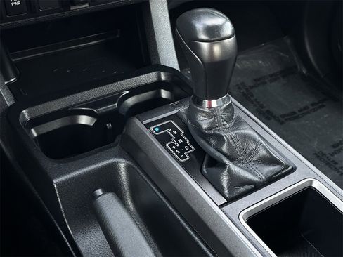 Used 2023 Toyota Tacoma TRD Off-Road image 17