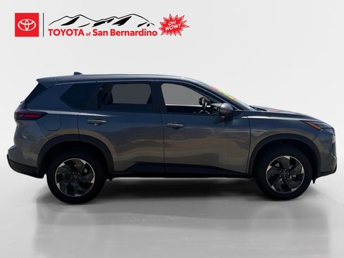 Used 2025 Nissan Rogue SV AWD/4WD image 6