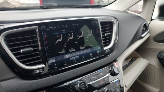 Used 2024 Chrysler Pacifica Touring-L FWD image 14