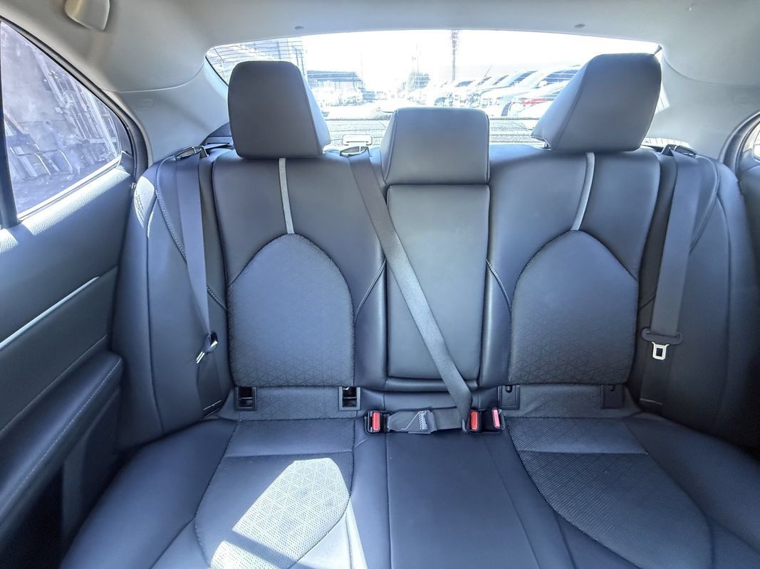 Used 2018 Toyota Camry XSE FWD image 14