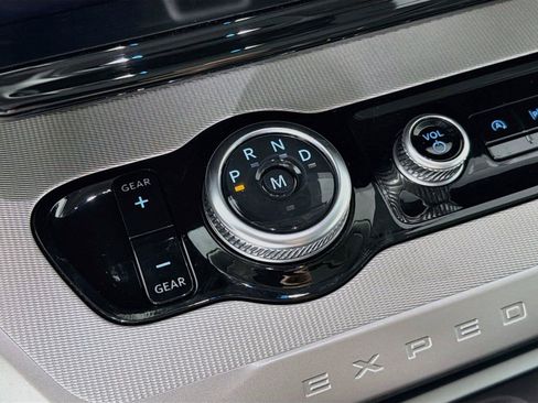 Used 2025 Ford Expedition Active AWD/4WD image 23
