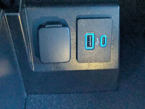 Used 2024 Ford Explorer XLT w/ Equipment Group 202A image 25