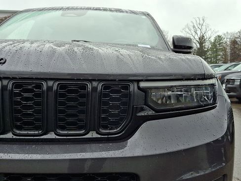 Used 2023 Jeep Grand Cherokee L Laredo AWD/4WD image 11