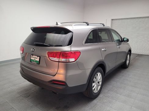 Used 2017 Kia Sorento AWD w/ LX Convenience Package image 9