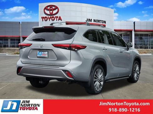 Used 2022 Toyota Highlander Platinum image 8