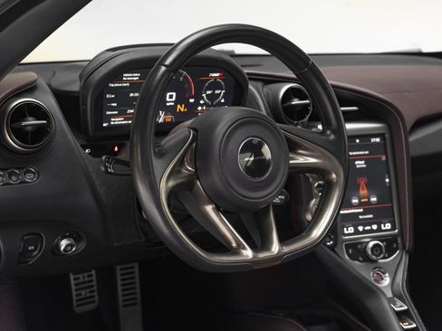 Used 2018 McLaren 720S Performance image 23