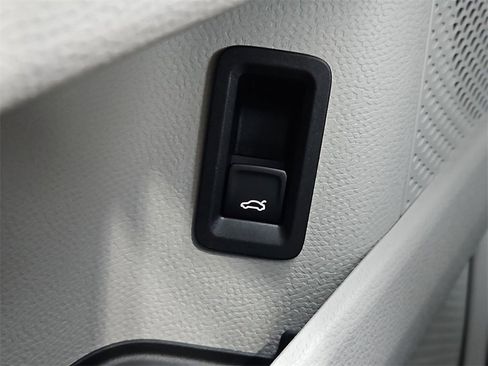 New 2025 Volkswagen ID. Buzz 1st Edition image 17