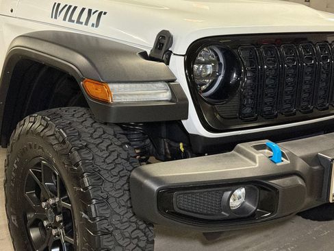 Used 2024 Jeep Wrangler Unlimited AWD/4WD image 9