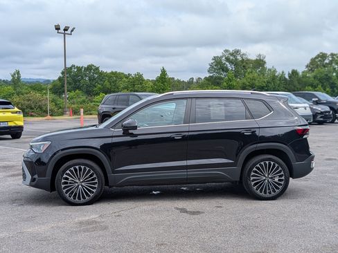 Used 2025 Volkswagen Taos SE FWD image 6