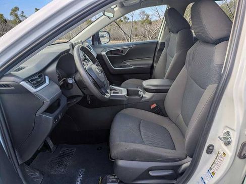 Used 2022 Toyota RAV4 LE w/ Carpet Mat Package (TMS) AWD/4WD image 13