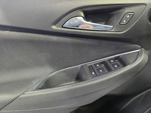 Used 2018 Chevrolet Cruze LT w/ Sun And Sound Package FWD image 13