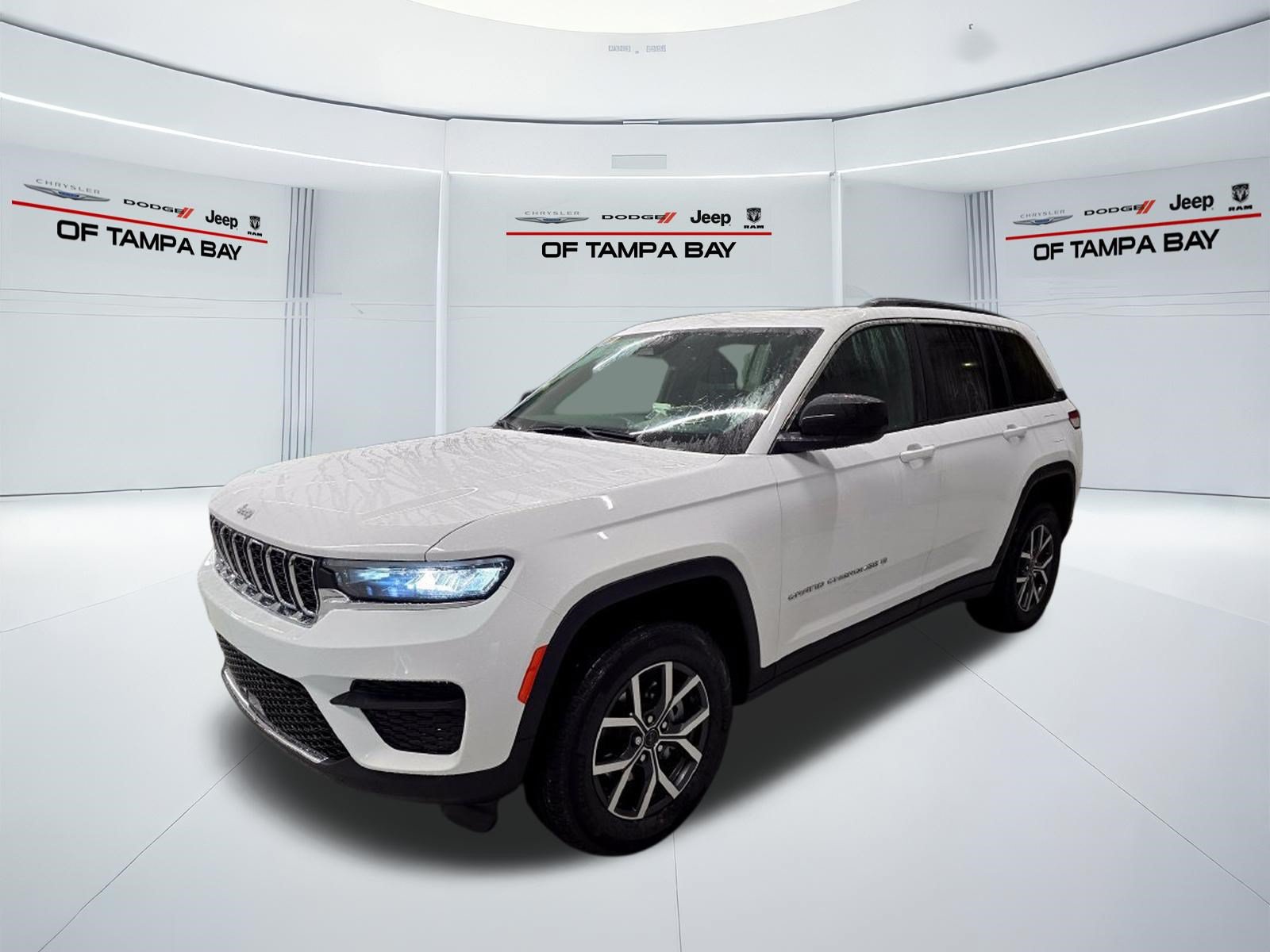 New 2027 Jeep Grand Cherokee Laredo X RWD image 2