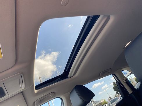 Used 2025 Honda CR-V EX-L image 18