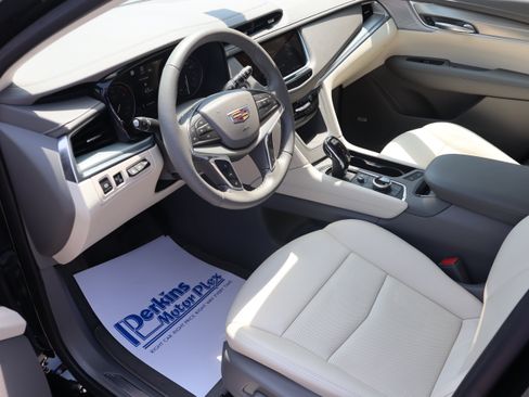 Used 2024 Cadillac XT5 Premium Luxury w/ Technology Package FWD image 3