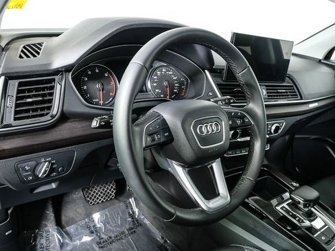Used 2023 Audi Q5 2.0T Premium w/ Convenience Package image 4