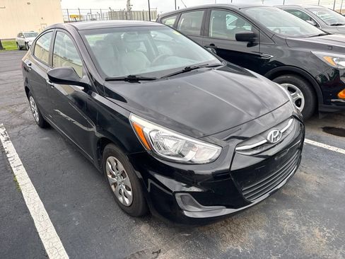 Used 2016 Hyundai Accent SE FWD image 2