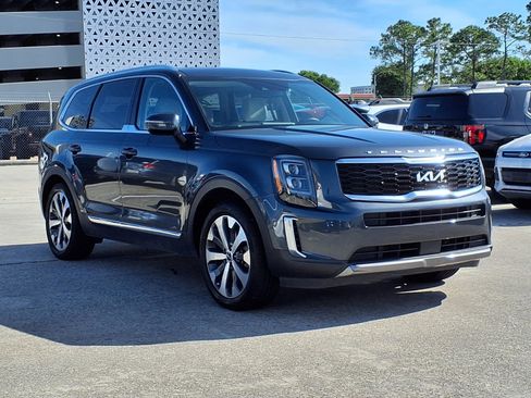 Used 2022 Kia Telluride EX w/ EX Premium Package FWD image 2