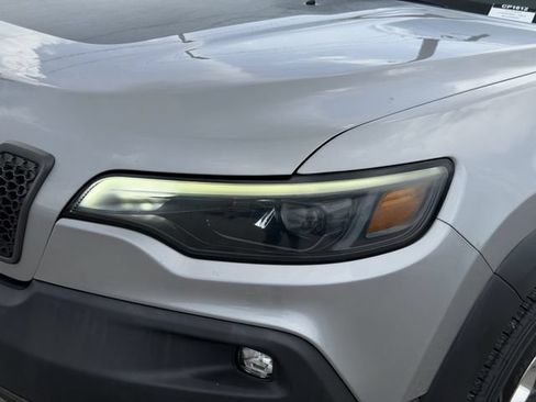 Used 2019 Jeep Cherokee Trailhawk w/ Cold Weather Group AWD/4WD image 12