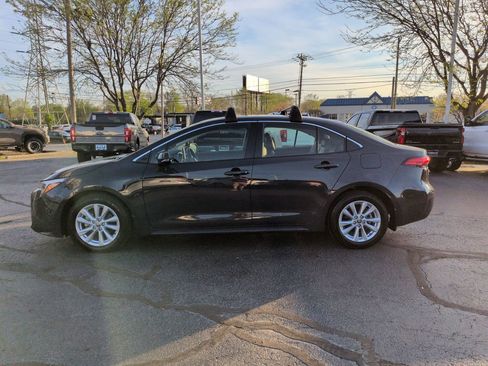 Used 2023 Toyota Corolla XLE image 2